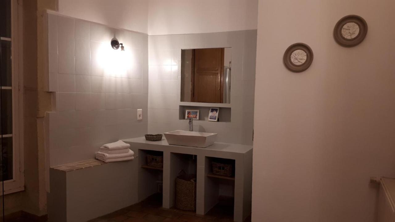 La Demeure Bed And Breakfast Aubais Esterno foto
